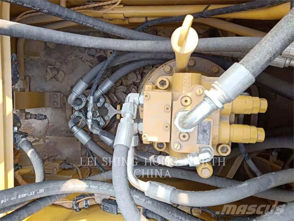 CAT 323-07 حفارات زحافة