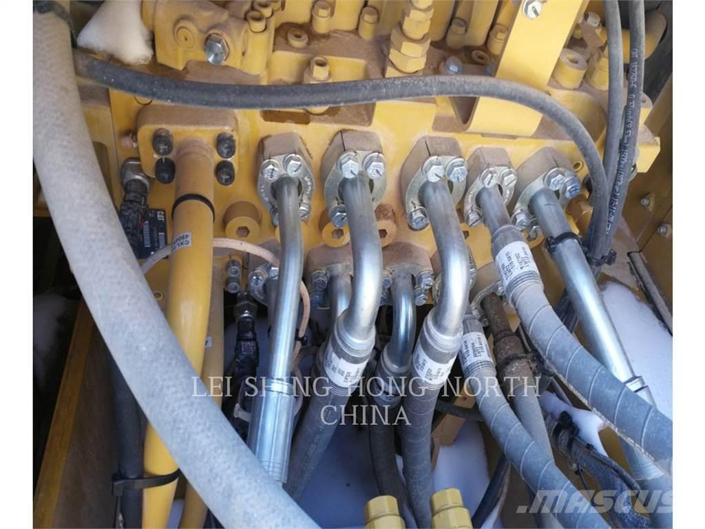 CAT 323-07 حفارات زحافة