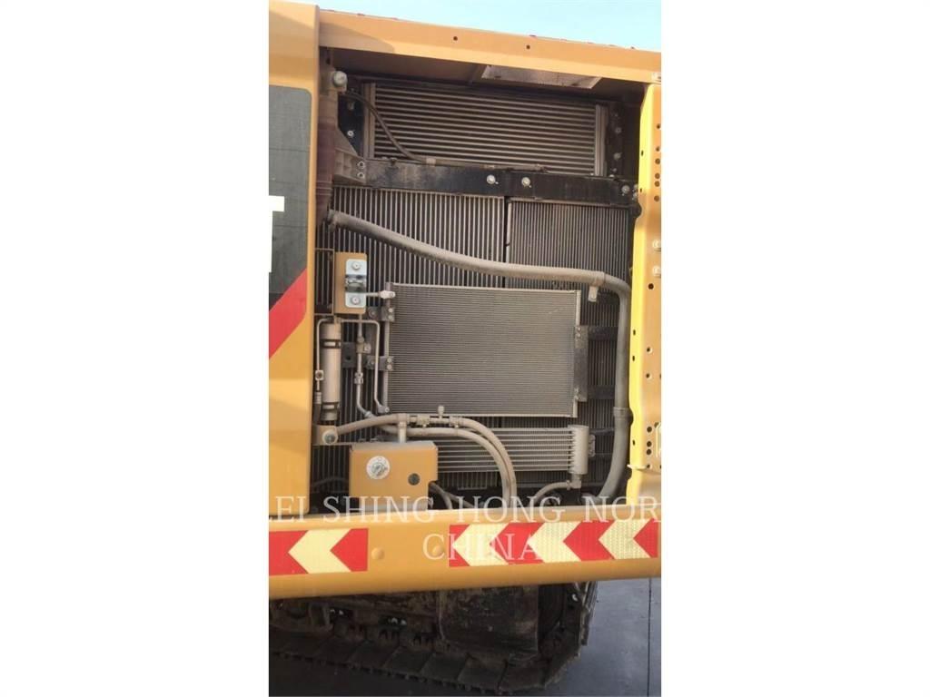 CAT 323-07 حفارات زحافة