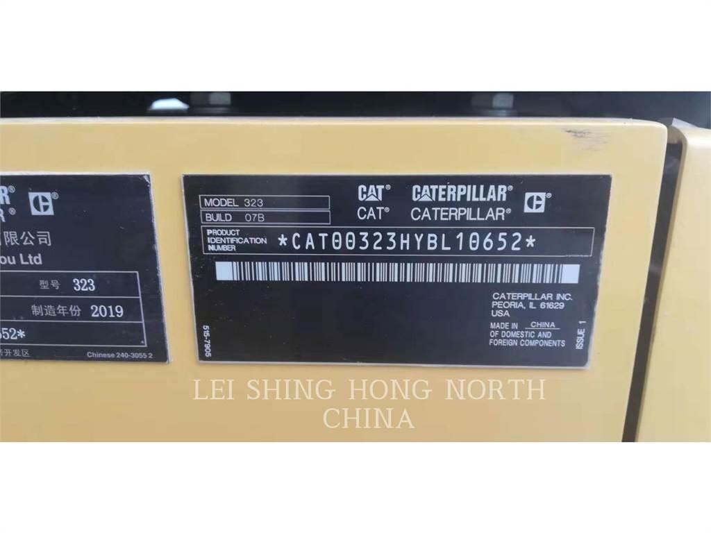 CAT 323-07 حفارات زحافة