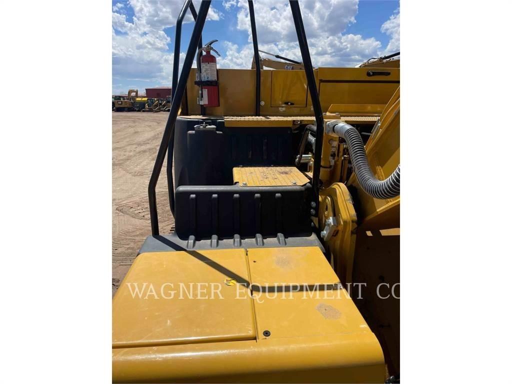 CAT 323-07 حفارات زحافة