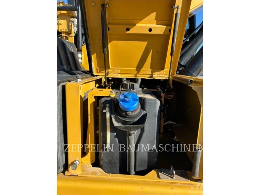 CAT 323-07B حفارات زحافة