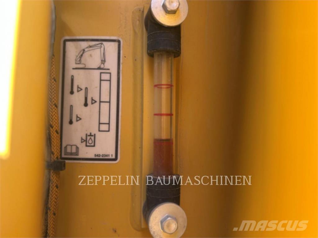 CAT 323-07B حفارات زحافة