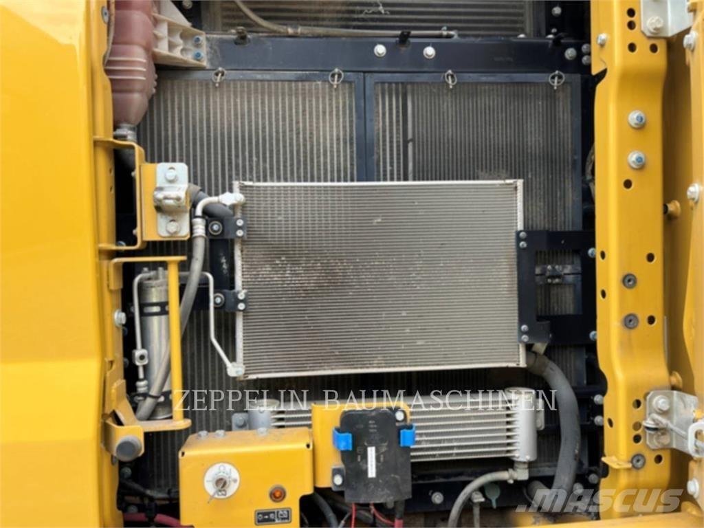 CAT 323-07C حفارات زحافة