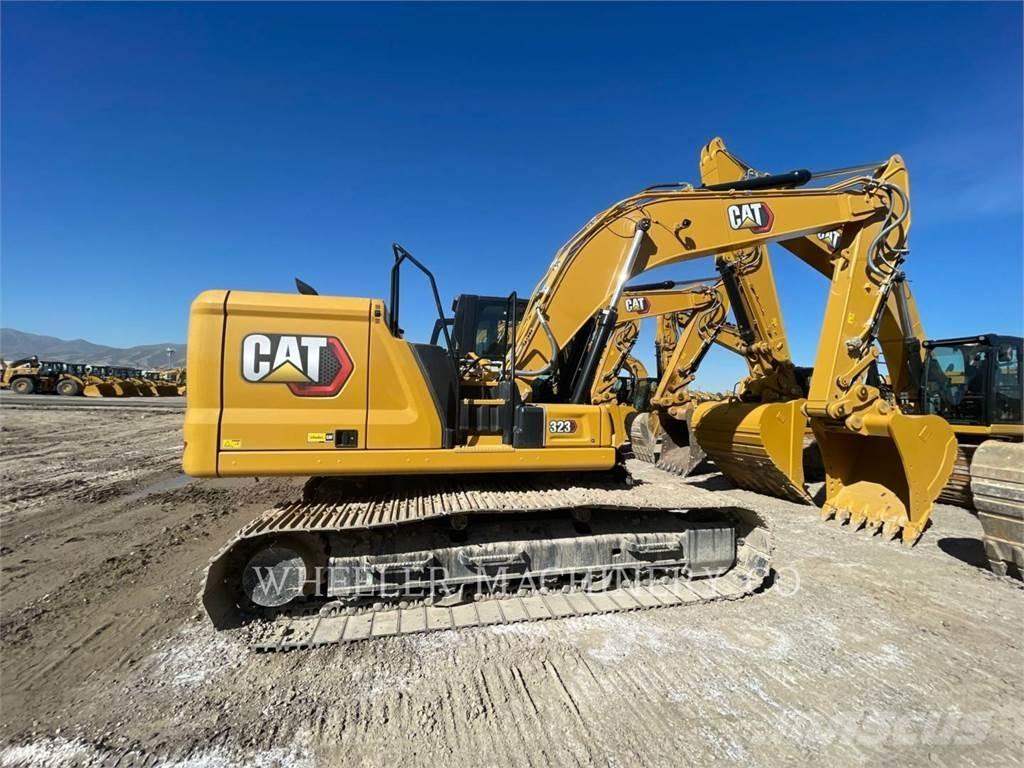CAT 323 CF حفارات زحافة