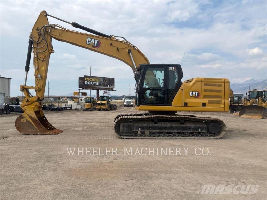 CAT 323 CF حفارات زحافة
