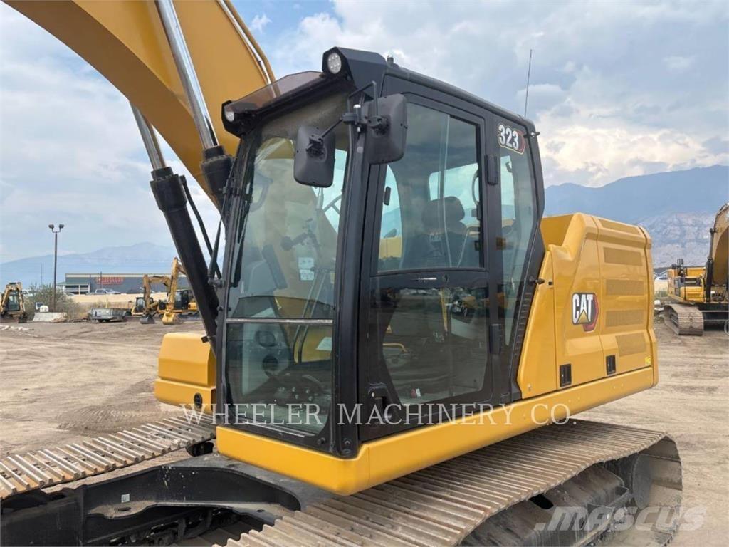 CAT 323 CF حفارات زحافة