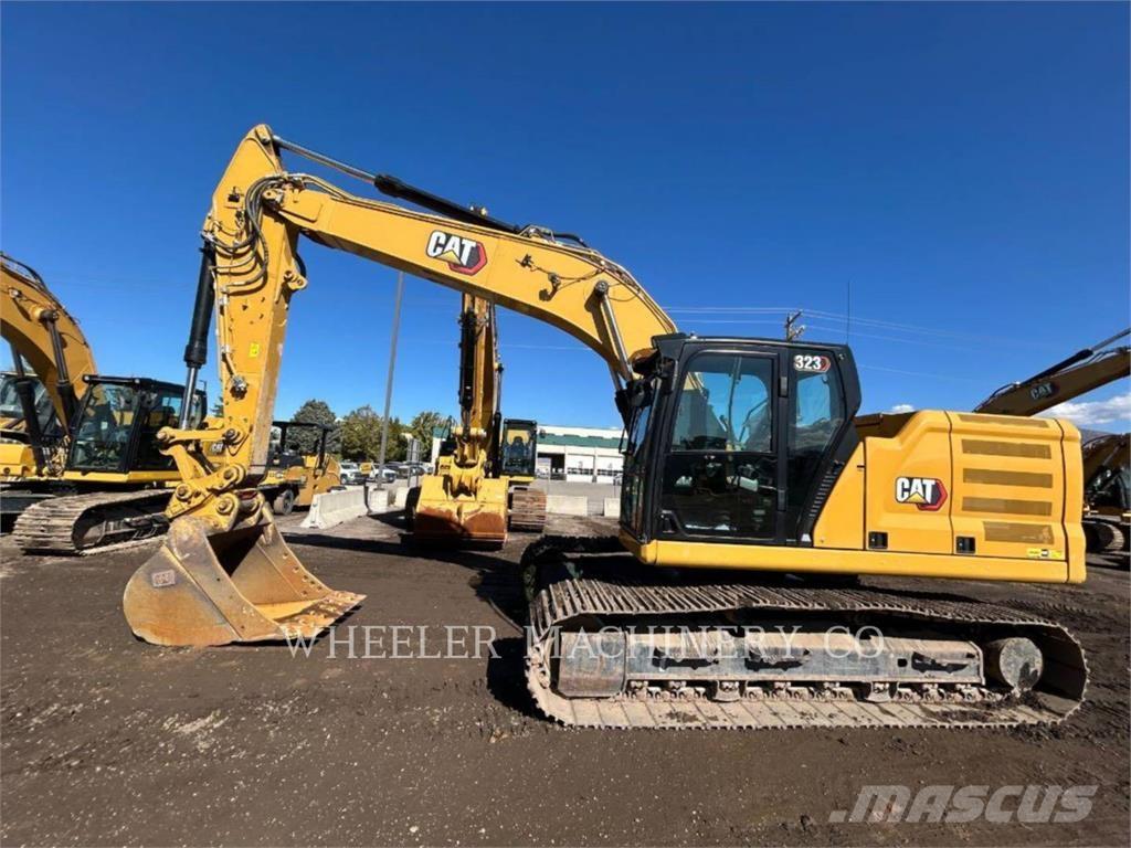 CAT 323 CF حفارات زحافة
