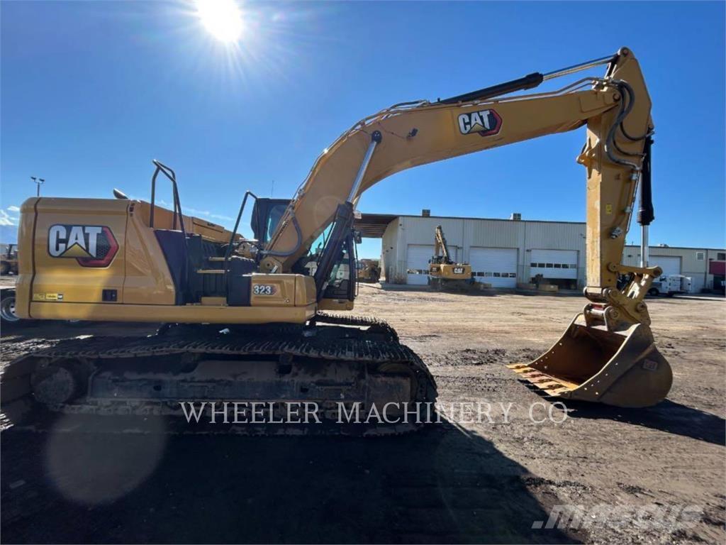 CAT 323 CF حفارات زحافة