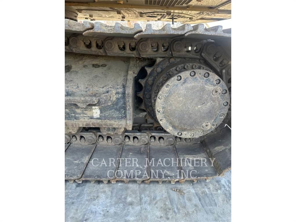 CAT 323 TC حفارات زحافة