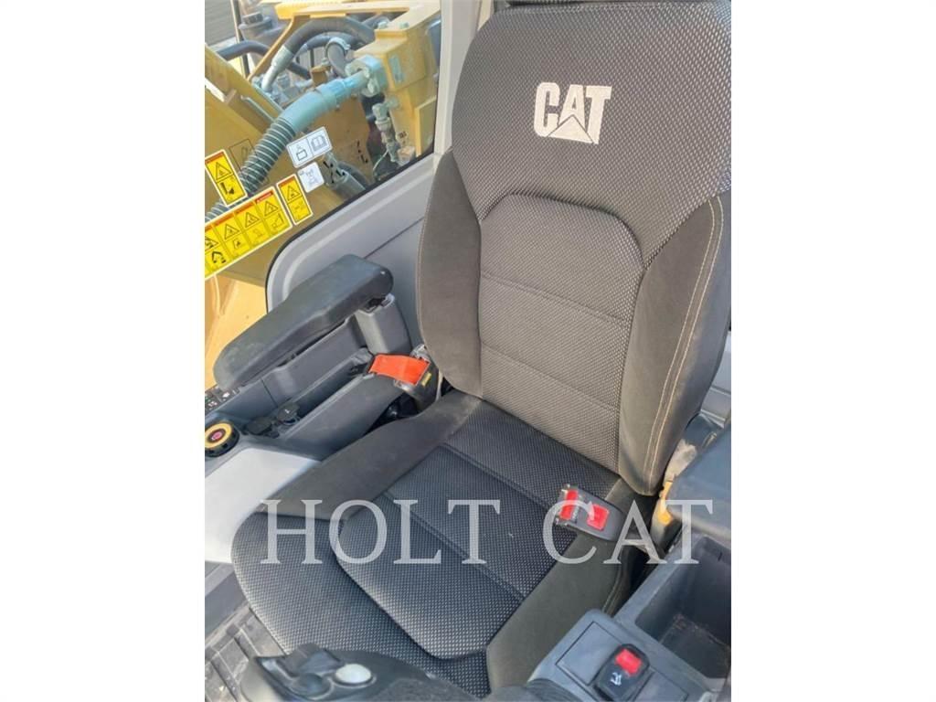 CAT 323 TC حفارات زحافة