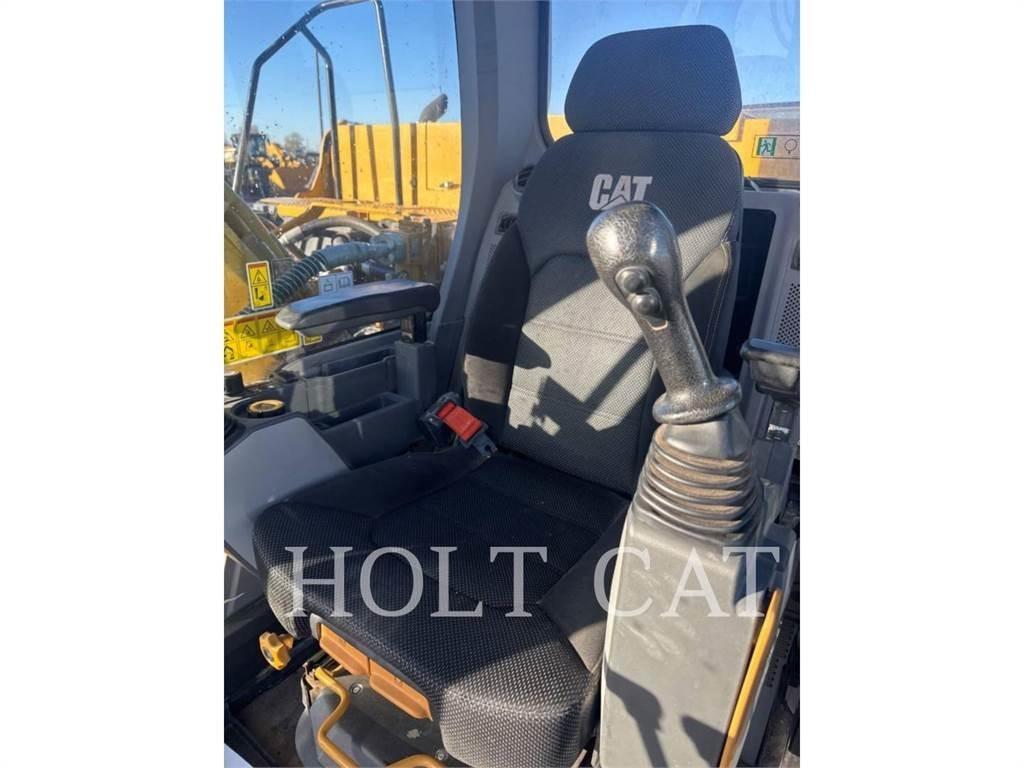 CAT 323 TC حفارات زحافة