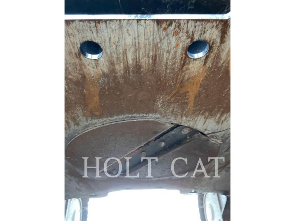CAT 323 TC حفارات زحافة