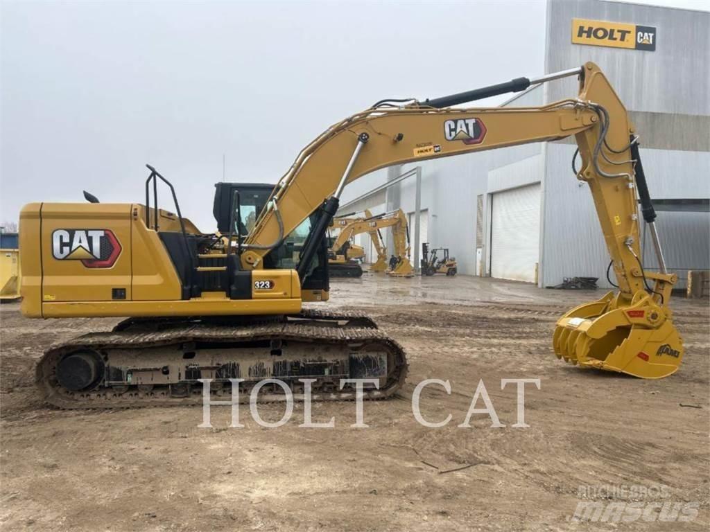 CAT 323 TC حفارات زحافة