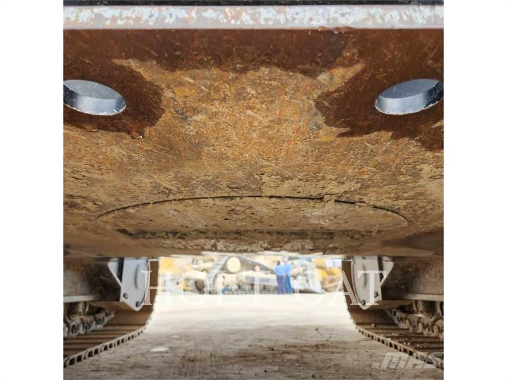 CAT 323 TC حفارات زحافة