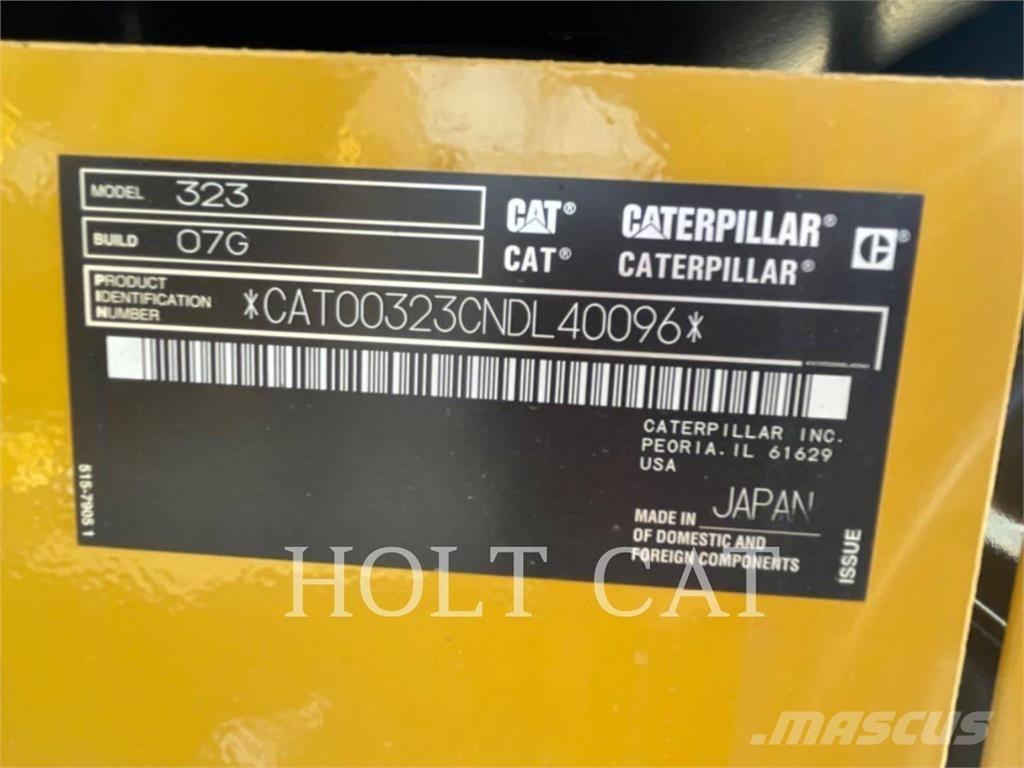 CAT 323 TC حفارات زحافة