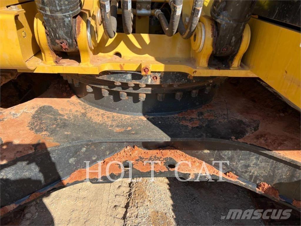 CAT 323 TC حفارات زحافة