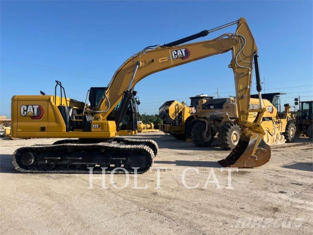 CAT 323 TC حفارات زحافة