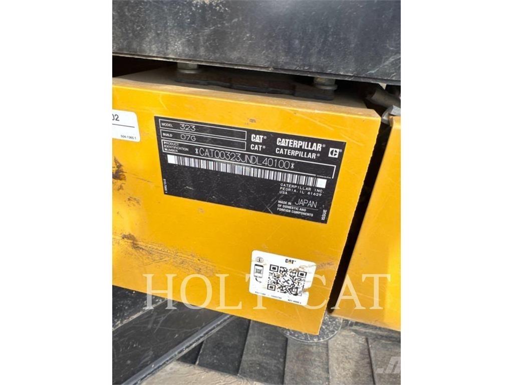 CAT 323 TC حفارات زحافة