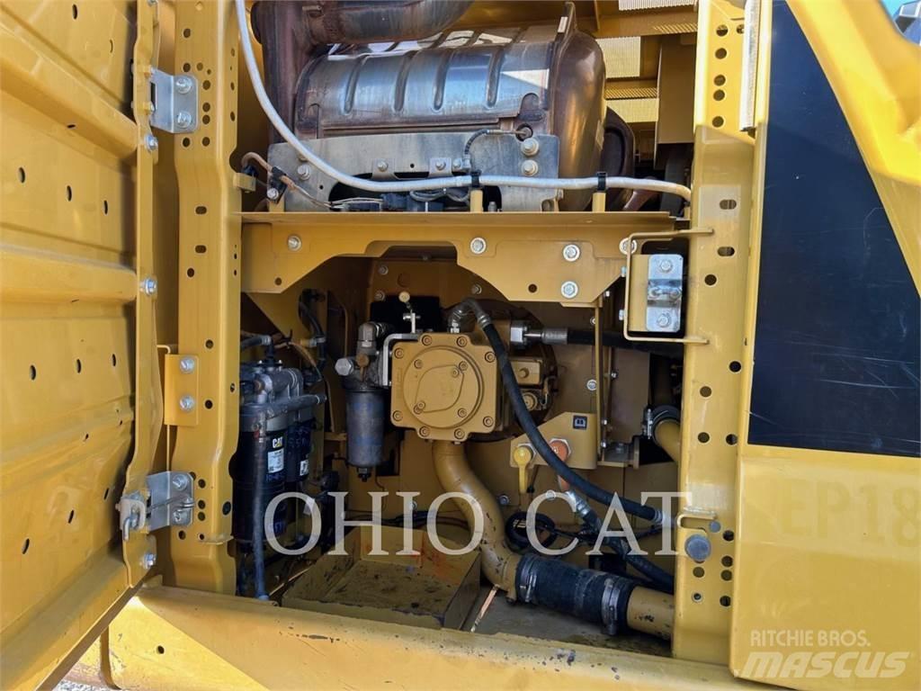 CAT 323 TCS حفارات زحافة