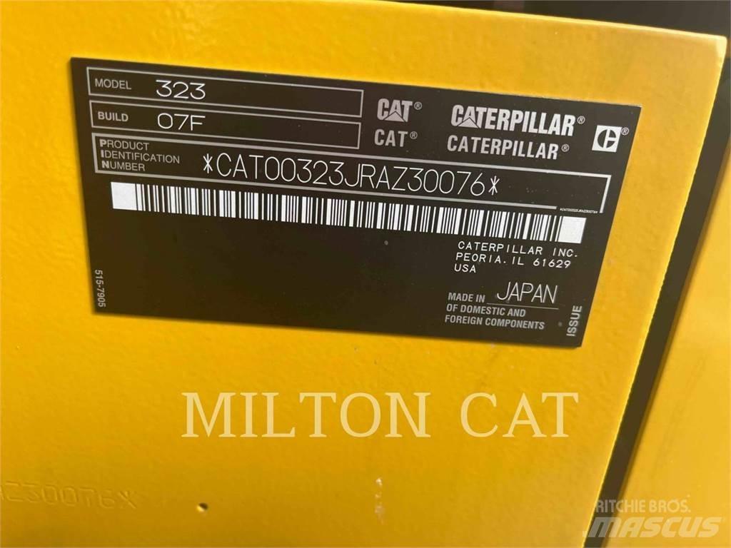 CAT 32307 حفارات زحافة