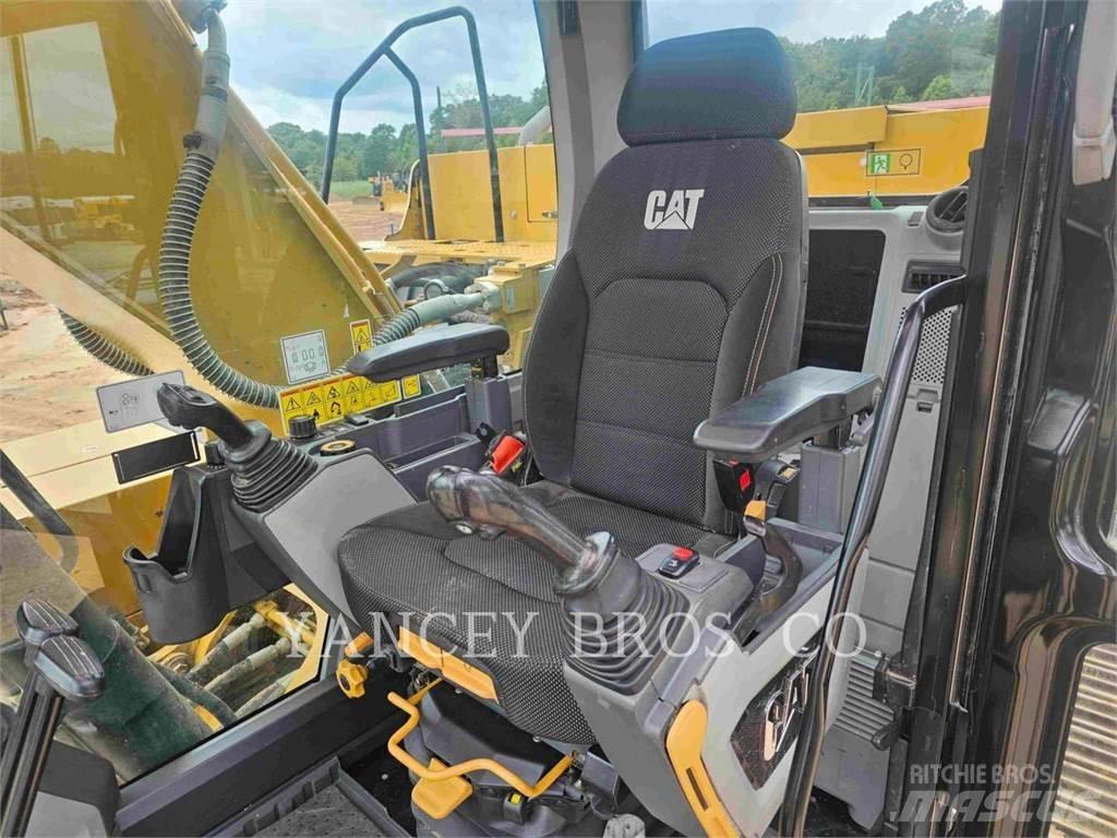 CAT 32307 حفارات زحافة