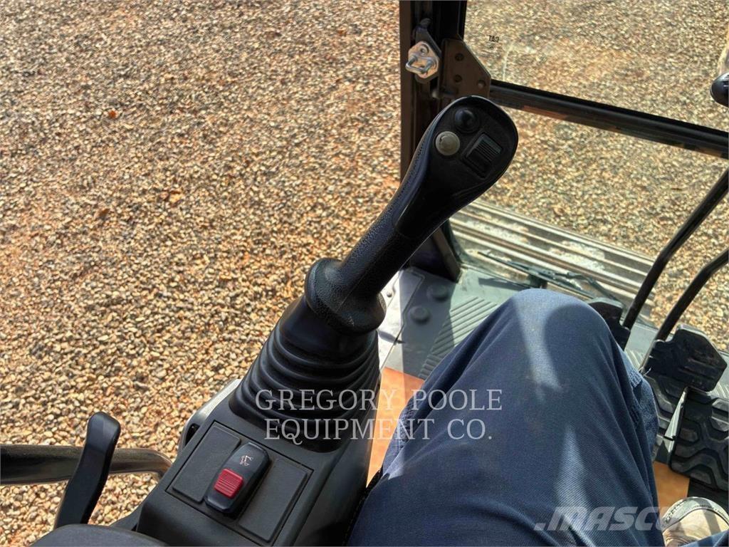 CAT 32307 حفارات زحافة