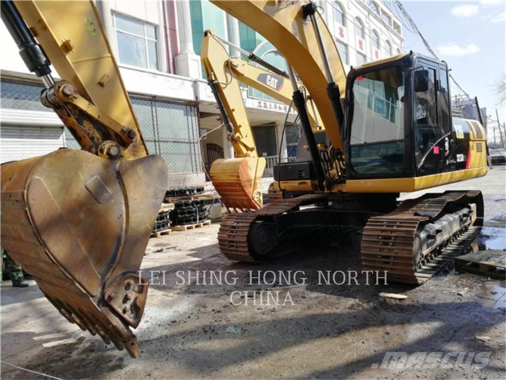 CAT 323D2L حفارات زحافة