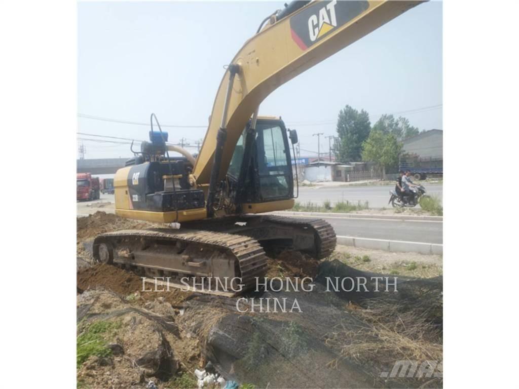 CAT 323D2L حفارات زحافة