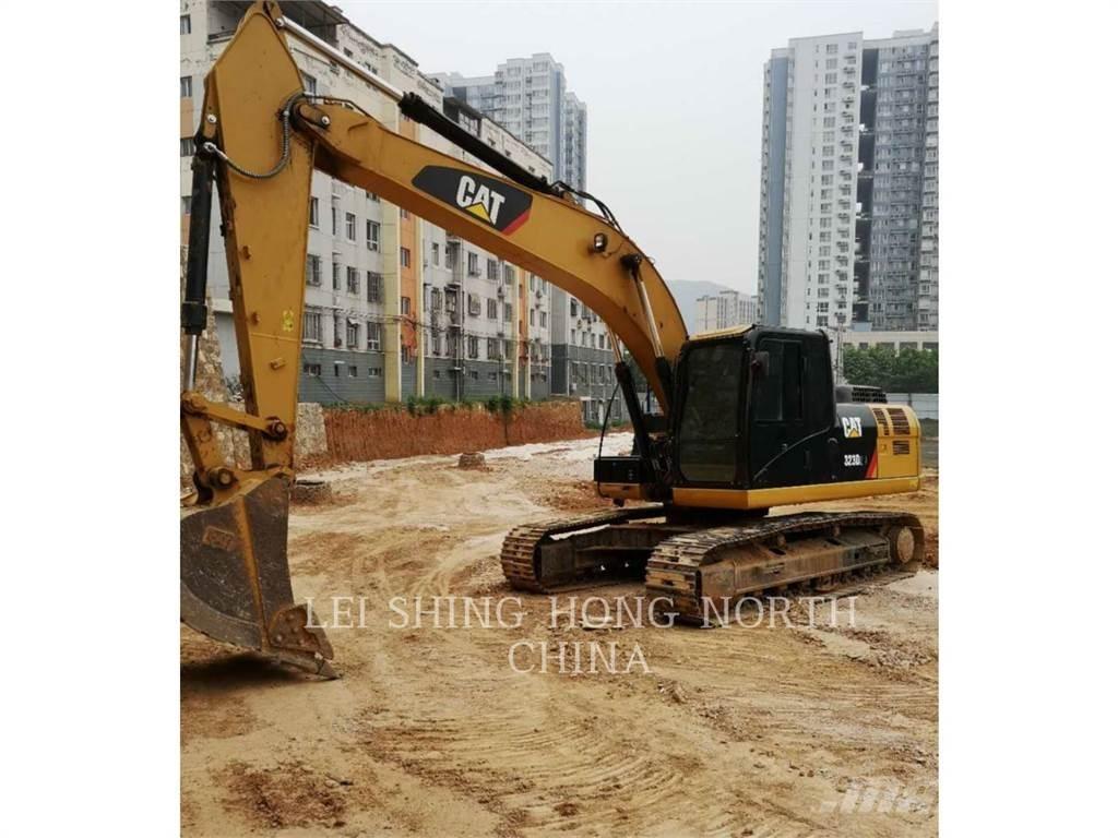CAT 323D2L حفارات زحافة