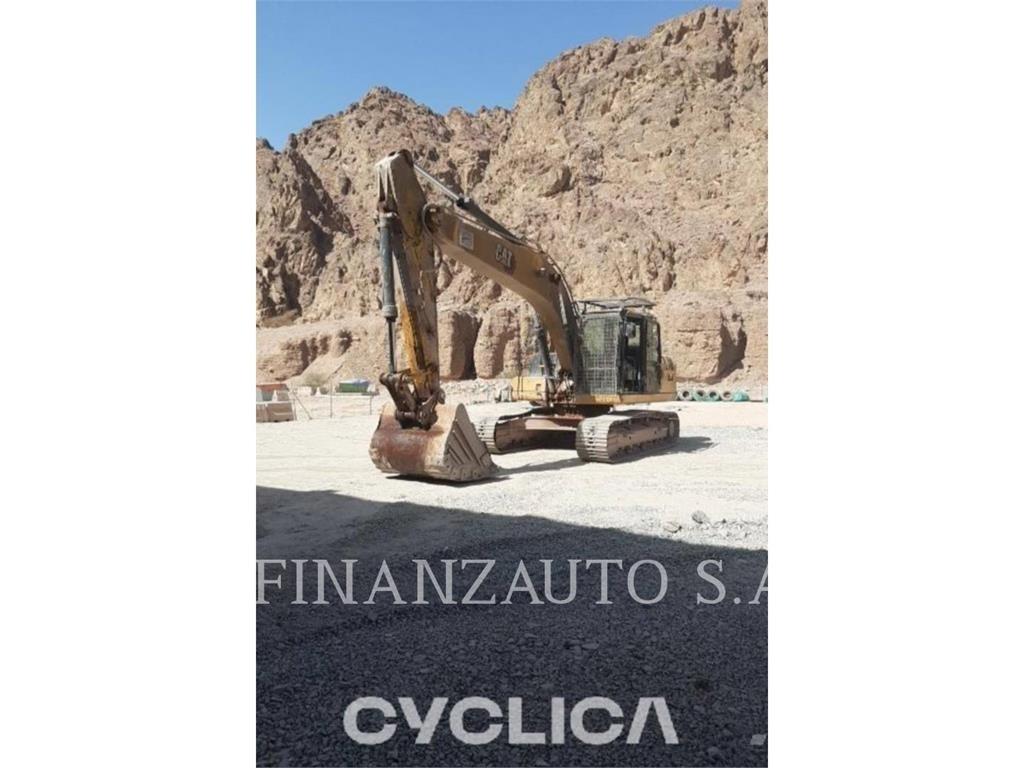 CAT 323DLN حفارات زحافة