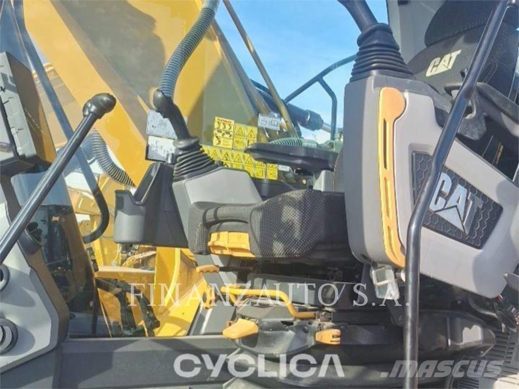 CAT 323E حفارات زحافة