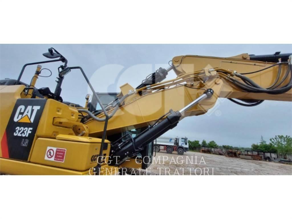 CAT 323F حفارات زحافة