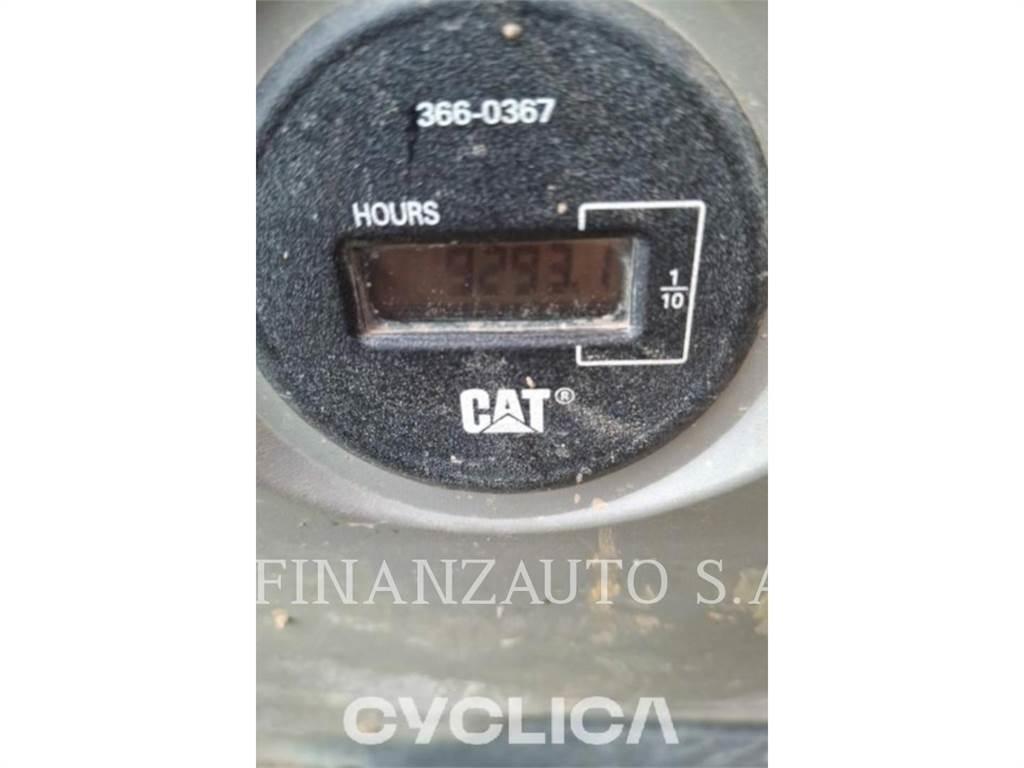 CAT 323F حفارات زحافة