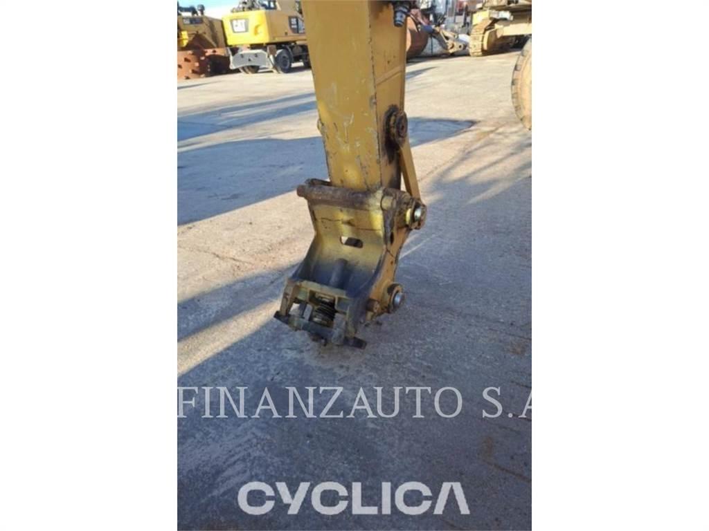 CAT 323F حفارات زحافة