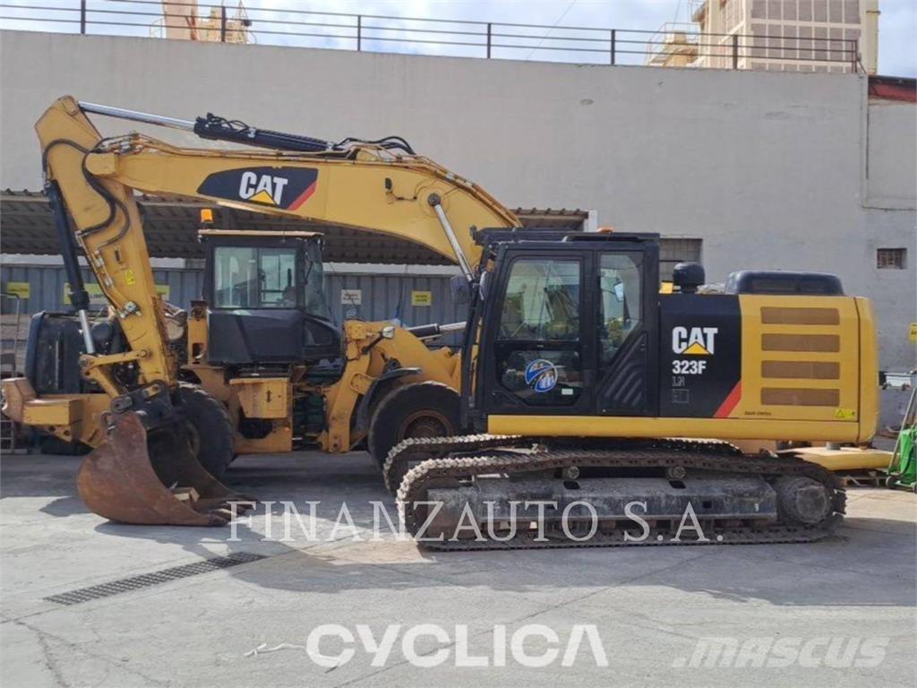 CAT 323F حفارات زحافة