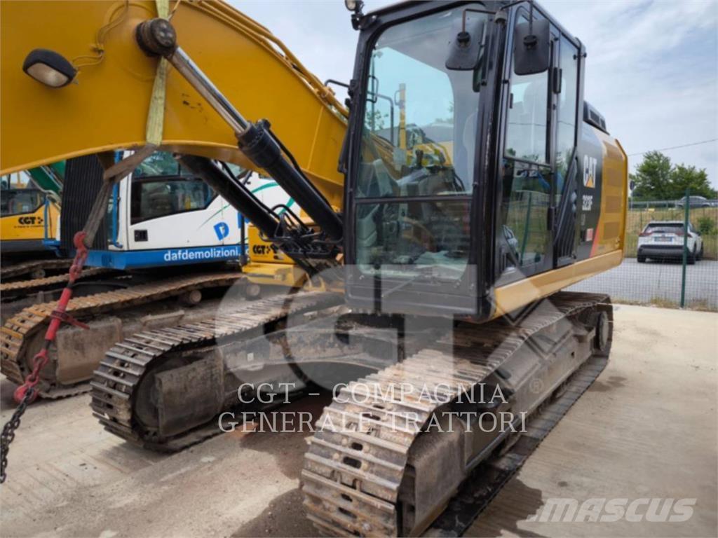 CAT 323F حفارات زحافة