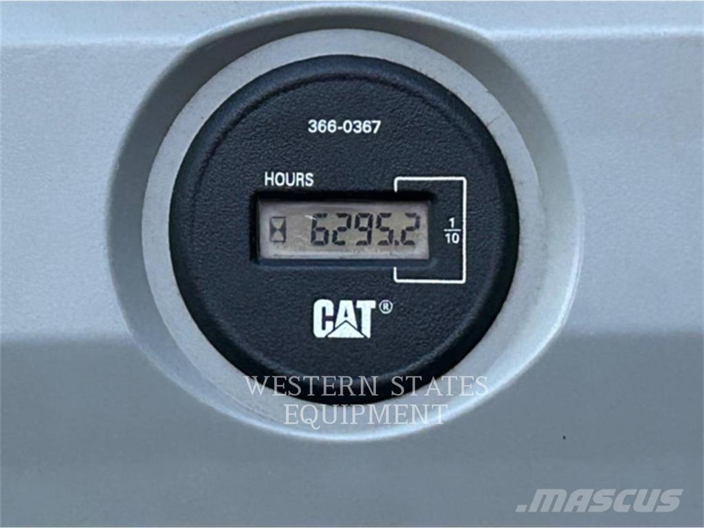 CAT 323F حفارات زحافة