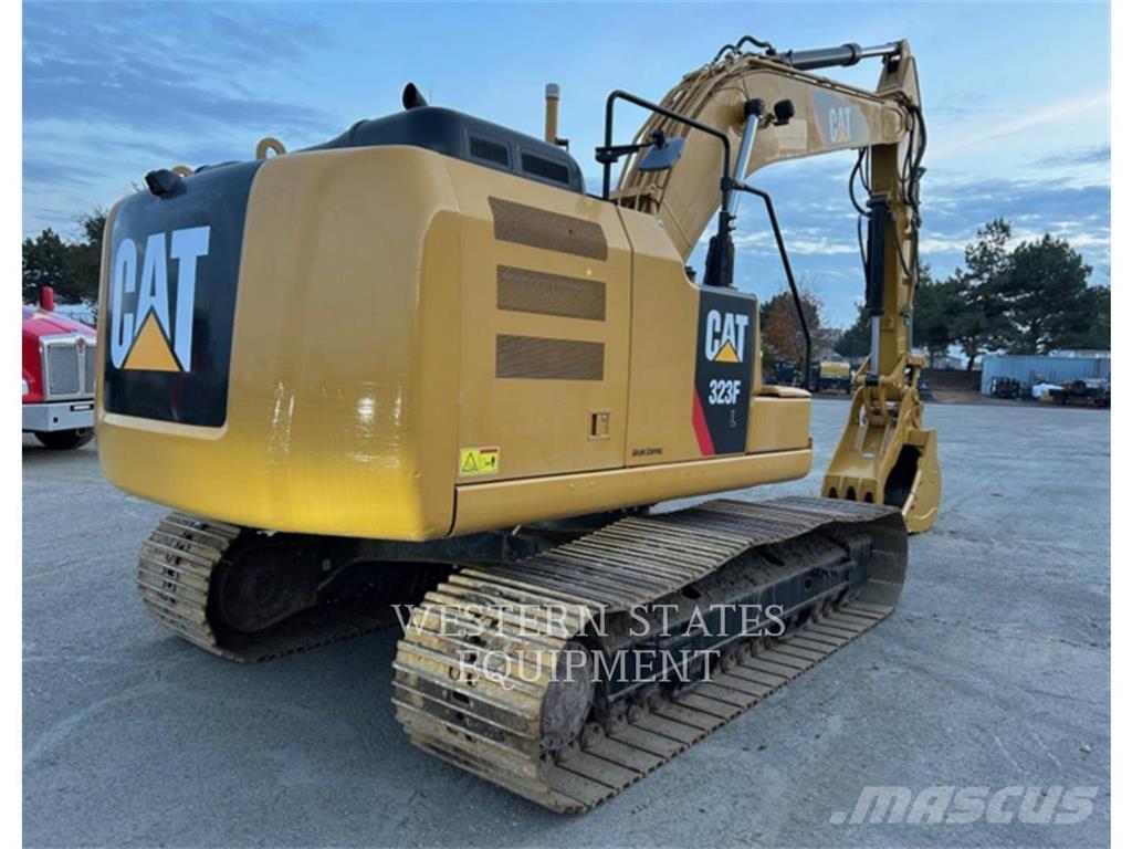 CAT 323F حفارات زحافة