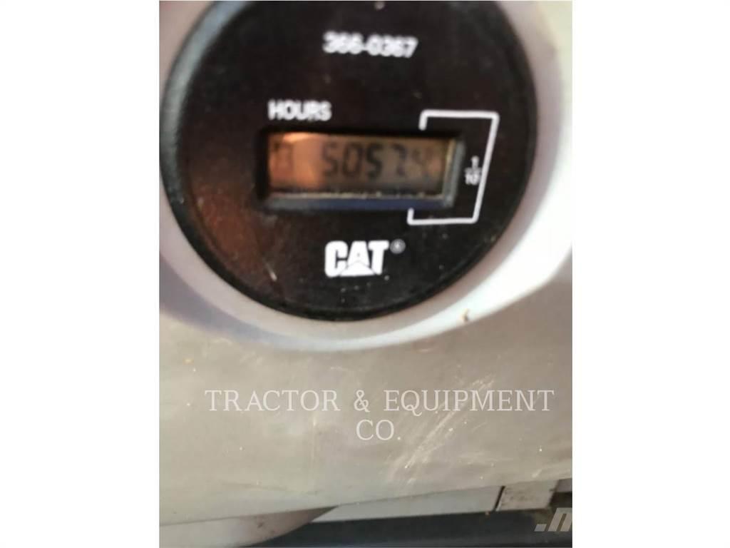 CAT 323F L حفارات زحافة