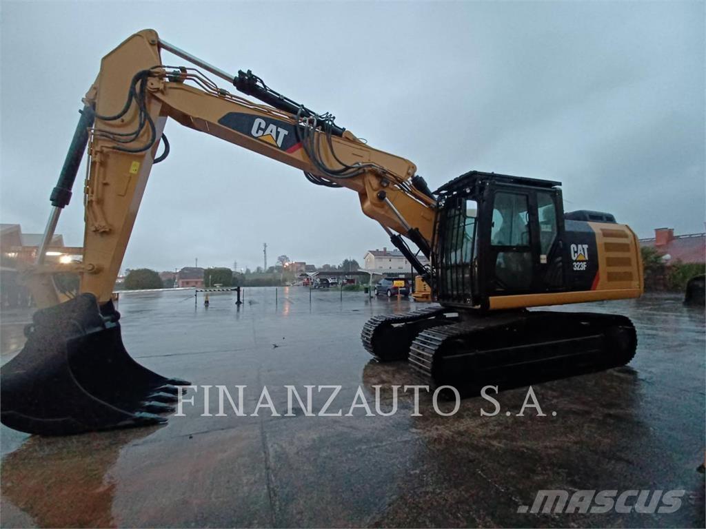 CAT 323F SA حفارات زحافة