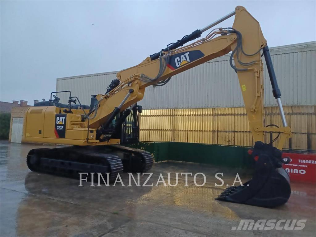 CAT 323F SA حفارات زحافة