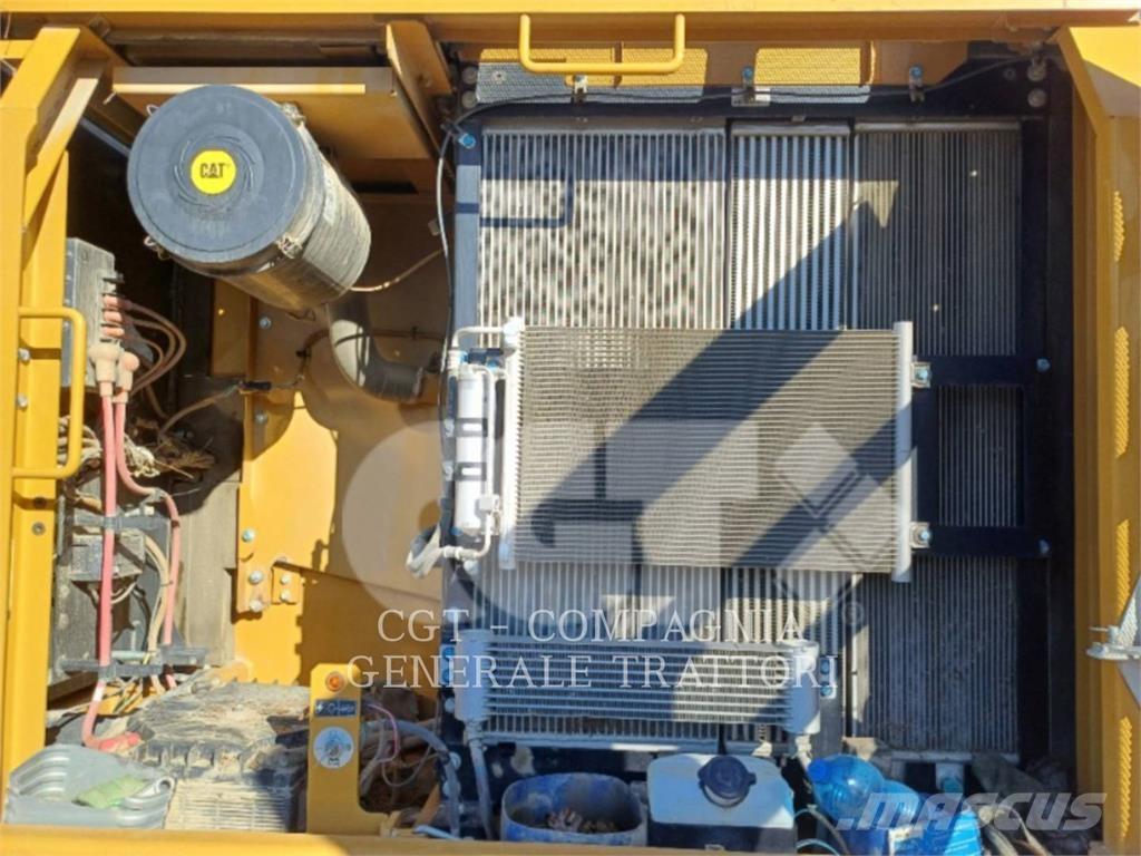 CAT 323F SA حفارات زحافة