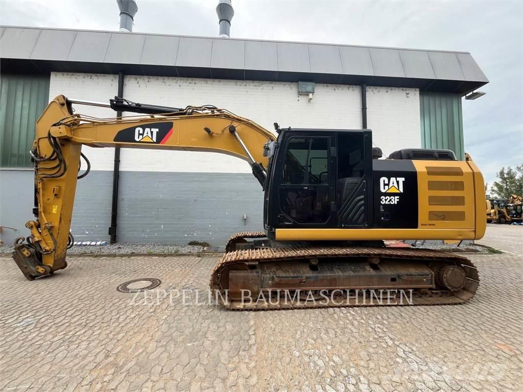 CAT 323FL حفارات زحافة