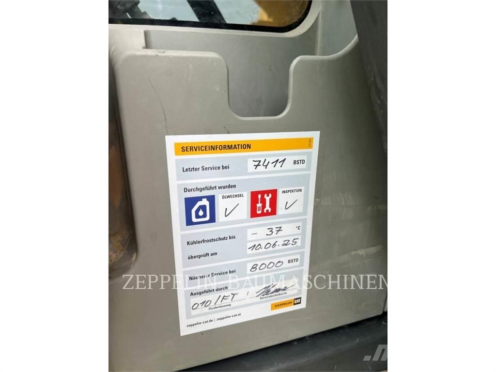 CAT 323FL حفارات زحافة