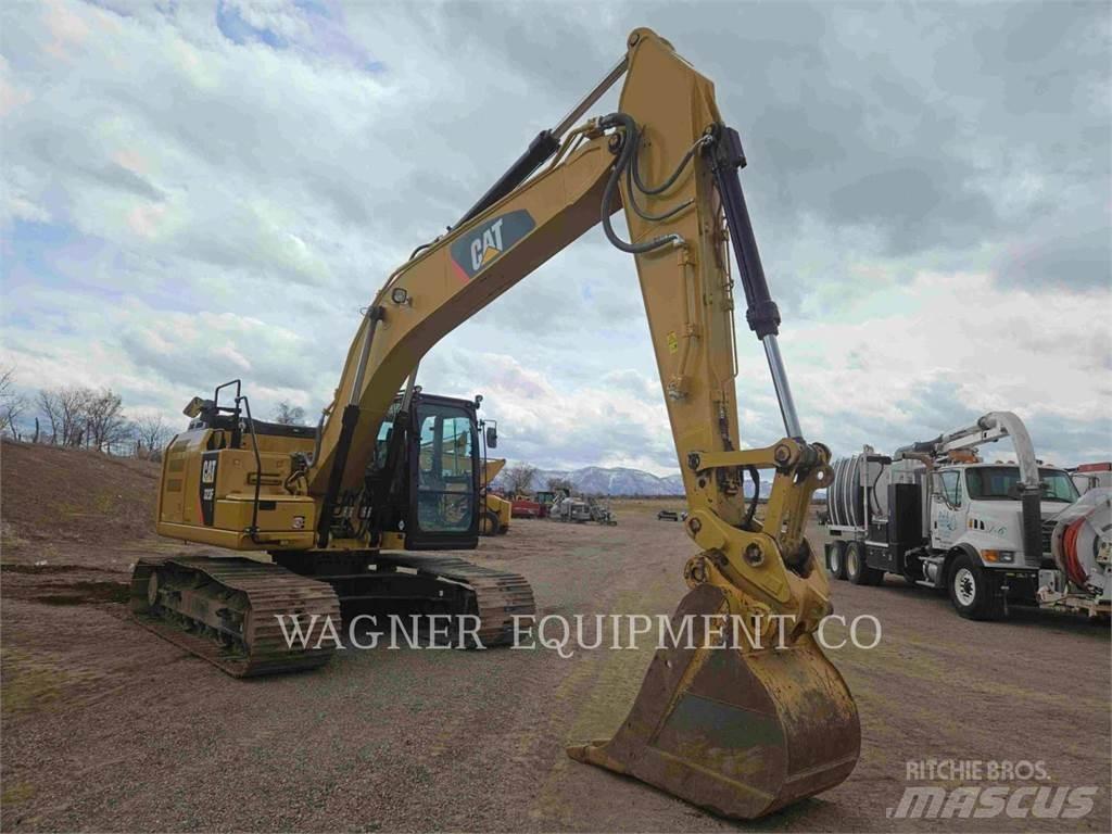 CAT 323FL TC حفارات زحافة