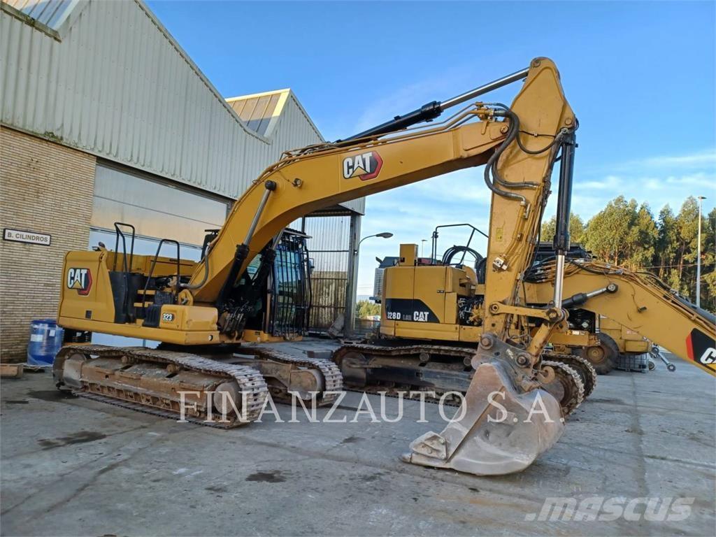 CAT 323L حفارات زحافة