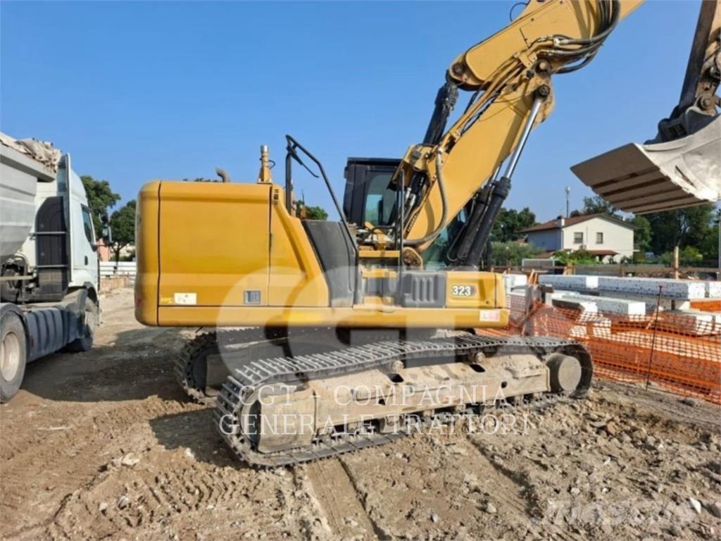 CAT 323LN حفارات زحافة