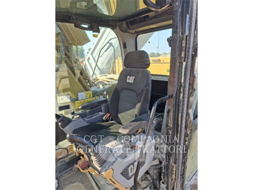 CAT 323LN حفارات زحافة