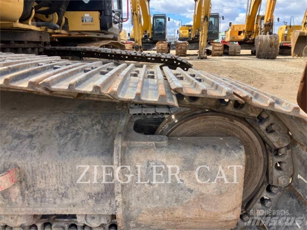 CAT 324D حفارات زحافة